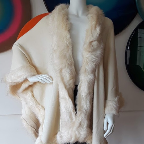 Open Side Faux-Fur Detail Coat Poncho - Picture 5 of 7